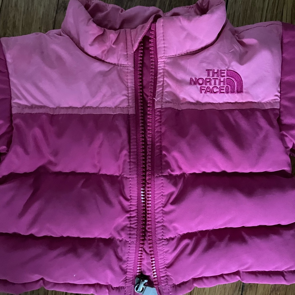 Northface baby puffer jacket sz 0-3 months in great clean condition